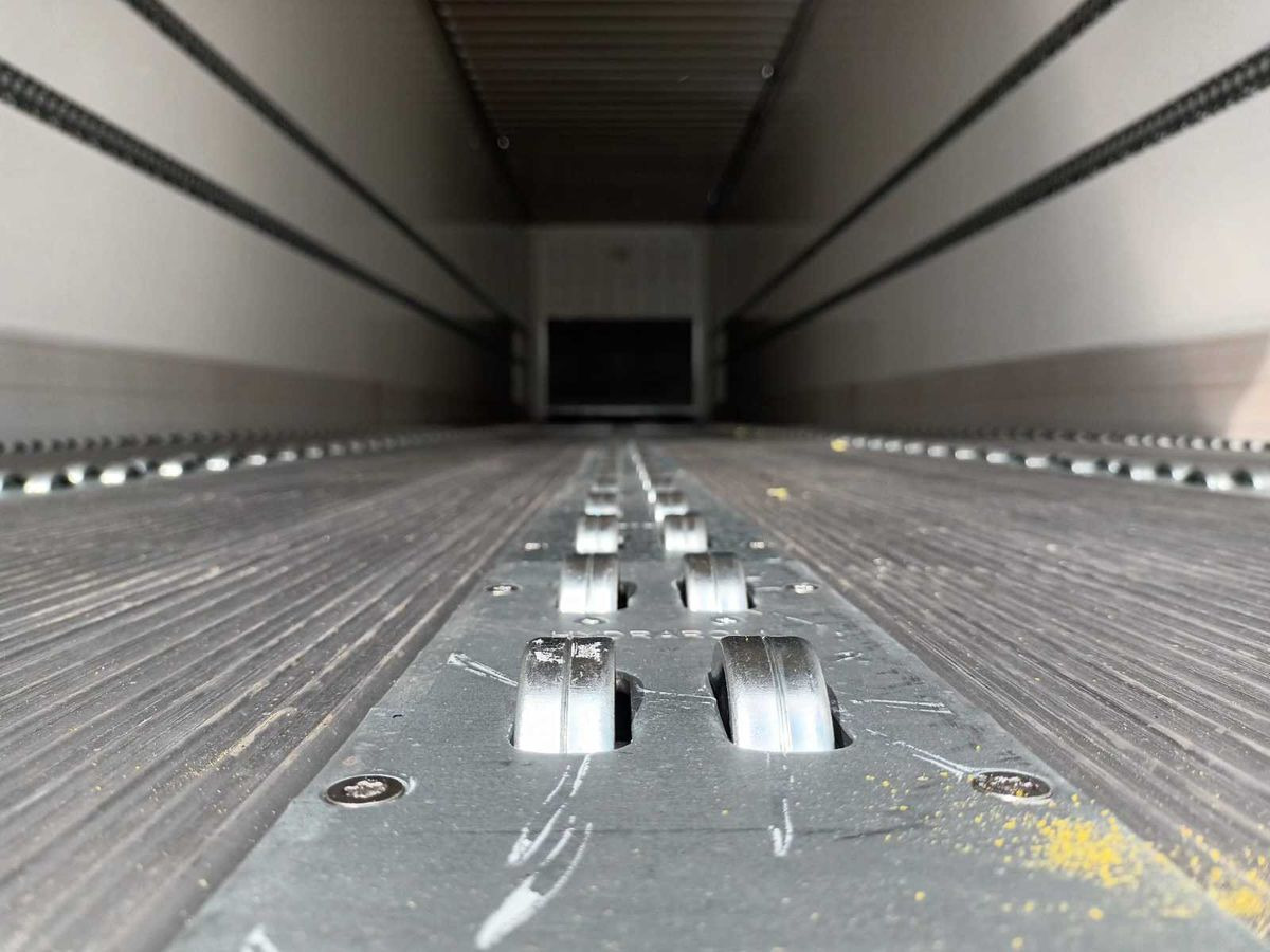 Krone Dry liner with Rollerbed floor Airfreight for sale - Gjysmë rimorkio me vagonetë të mbyllur: foto 3 Krone Dry liner with Rollerbed floor Airfreight for sale - Gjysmë rimorkio me vagonetë të mbyllur: foto 3
