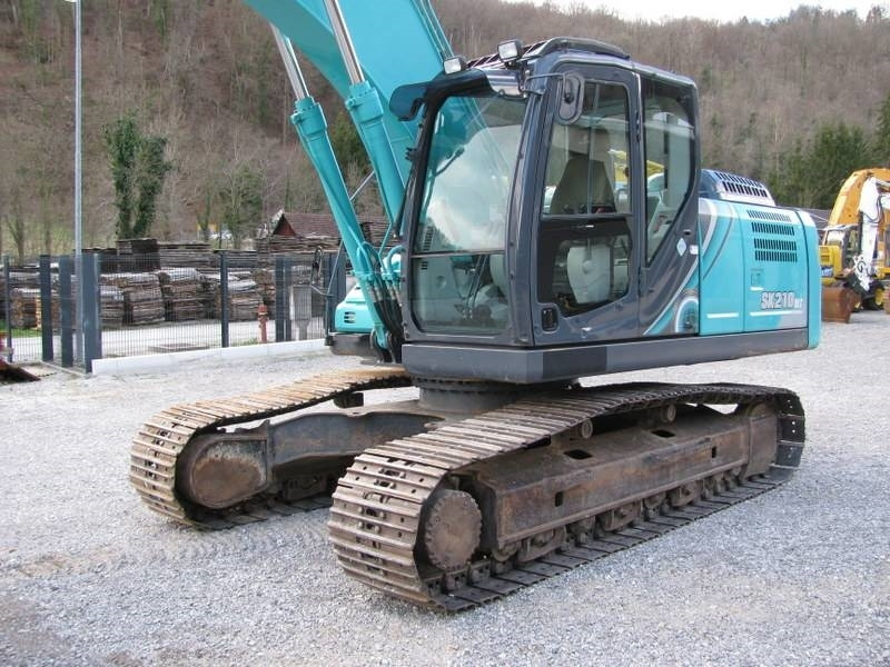 Kobelco SK210NLC-10 Vsa oprema TOP stanje - Ekskavator me zinxhirë: foto 2 Kobelco SK210NLC-10 Vsa oprema TOP stanje - Ekskavator me zinxhirë: foto 2