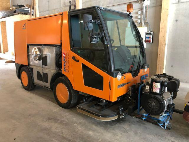 AEBI SCHMIDT Úttisztító - Makinë fshirëse për rrugët: foto 1 AEBI SCHMIDT Úttisztító - Makinë fshirëse për rrugët: foto 1