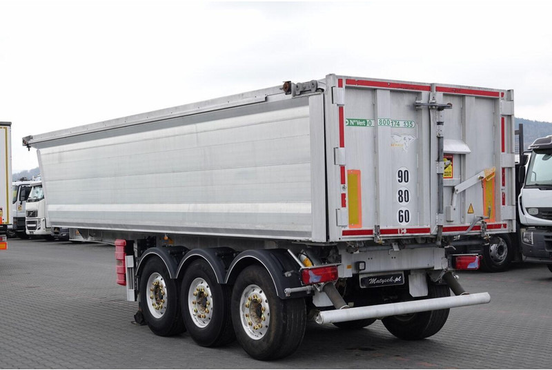 Benalu WYWROTKA / 26 m3 / ALUMINIOWA / OŚ PODNOSZONA / WAGA: 5 000 KG / - Gjysmë rimorkio vetëshkarkuese: foto 4 Benalu WYWROTKA / 26 m3 / ALUMINIOWA / OŚ PODNOSZONA / WAGA: 5 000 KG / - Gjysmë rimorkio vetëshkarkuese: foto 4