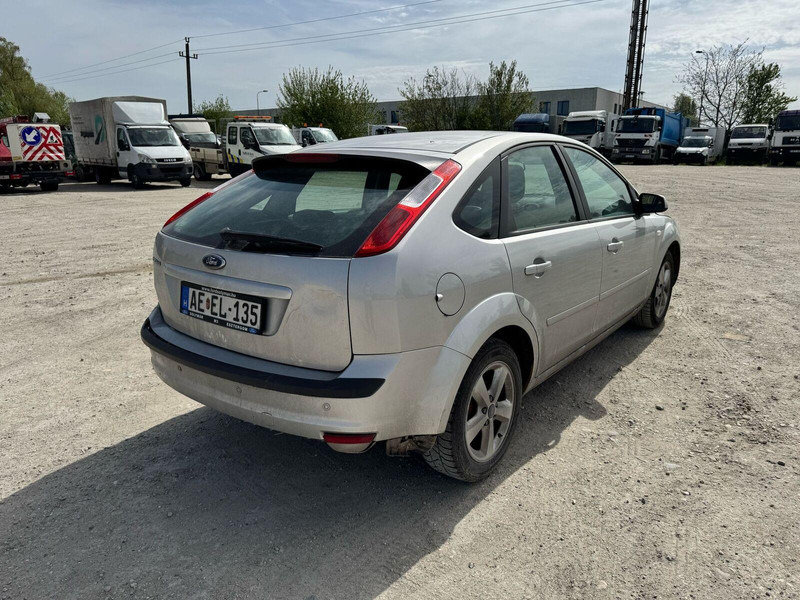 Ford Focus 1,6 i - Damaged Car - Hatchback: foto 5 Ford Focus 1,6 i - Damaged Car - Hatchback: foto 5