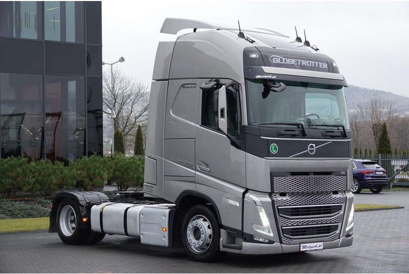 Volvo FH 500 / XXL / I-SAVE / LOWDECK / MEGA / I-PARK COOL / PO ZŁOT - Gjysmë-kamion: foto 1 Volvo FH 500 / XXL / I-SAVE / LOWDECK / MEGA / I-PARK COOL / PO ZŁOT - Gjysmë-kamion: foto 1