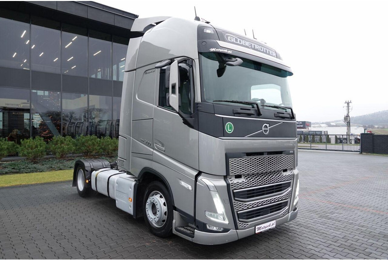 Volvo FH 500 / XXL / I-SAVE / LOWDECK / MEGA / I-PARK COOL / PO ZŁOT - Gjysmë-kamion: foto 3 Volvo FH 500 / XXL / I-SAVE / LOWDECK / MEGA / I-PARK COOL / PO ZŁOT - Gjysmë-kamion: foto 3