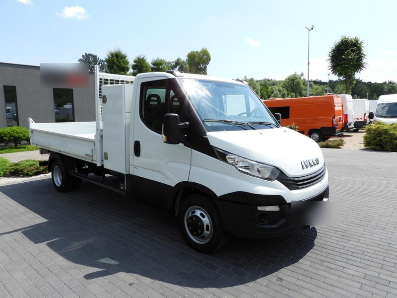 Iveco DAILY 35C15 - Kamioncine vetëshkarkuese: foto 4 Iveco DAILY 35C15 - Kamioncine vetëshkarkuese: foto 4