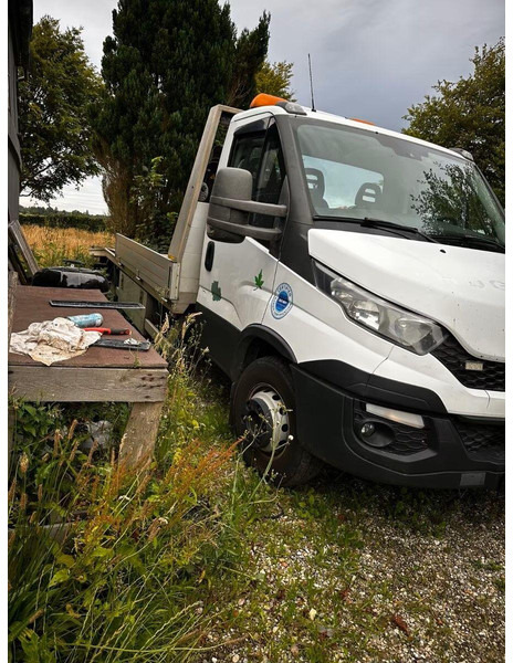 Iveco Daily 70C17 - Car transporter + crane - Autotransportues: foto 2 Iveco Daily 70C17 - Car transporter + crane - Autotransportues: foto 2
