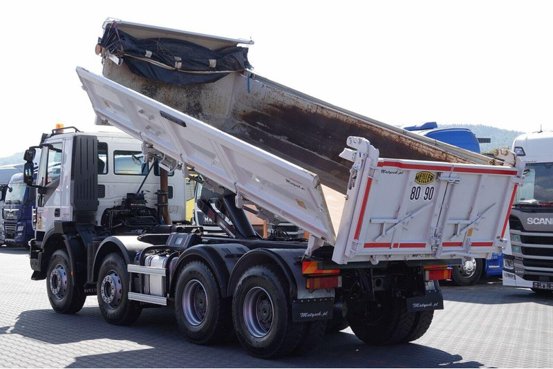 Iveco TRAKKER / 8x4 / WYWROTKA / HYDROBURTA / BORDMATIC / EURO 6 / ME - Kamion vetëshkarkues: foto 3 Iveco TRAKKER / 8x4 / WYWROTKA / HYDROBURTA / BORDMATIC / EURO 6 / ME - Kamion vetëshkarkues: foto 3