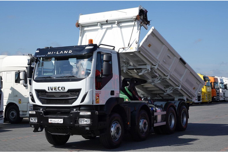 Iveco TRAKKER / 8x4 / WYWROTKA / HYDROBURTA / BORDMATIC / EURO 6 / ME - Kamion vetëshkarkues: foto 1 Iveco TRAKKER / 8x4 / WYWROTKA / HYDROBURTA / BORDMATIC / EURO 6 / ME - Kamion vetëshkarkues: foto 1