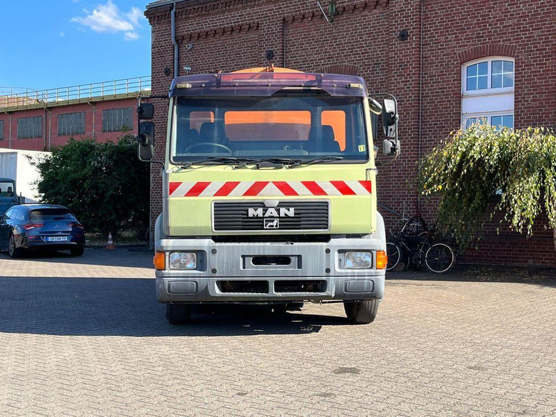 MAN 15.163 Utcaseprő - Makinë fshirëse për rrugët: foto 3 MAN 15.163 Utcaseprő - Makinë fshirëse për rrugët: foto 3