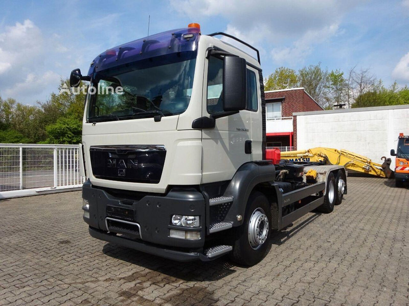 MAN TGS 26.320 - Hook lift truck - Kamion vetëngarkues, Kamion me vinç: foto 1 MAN TGS 26.320 - Hook lift truck - Kamion vetëngarkues, Kamion me vinç: foto 1