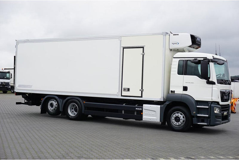 MAN TGS / 26.360 / EURO 6 / CHŁODNIA + WINDA / 20 PALET - Kamion frigorifer: foto 4 MAN TGS / 26.360 / EURO 6 / CHŁODNIA + WINDA / 20 PALET - Kamion frigorifer: foto 4
