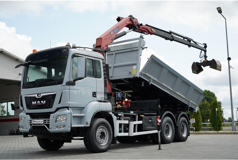 MAN TGS 33.360 / WYWROTKA + HDS - Kamion vetëshkarkues, Kamion me vinç: foto 1 MAN TGS 33.360 / WYWROTKA + HDS - Kamion vetëshkarkues, Kamion me vinç: foto 1