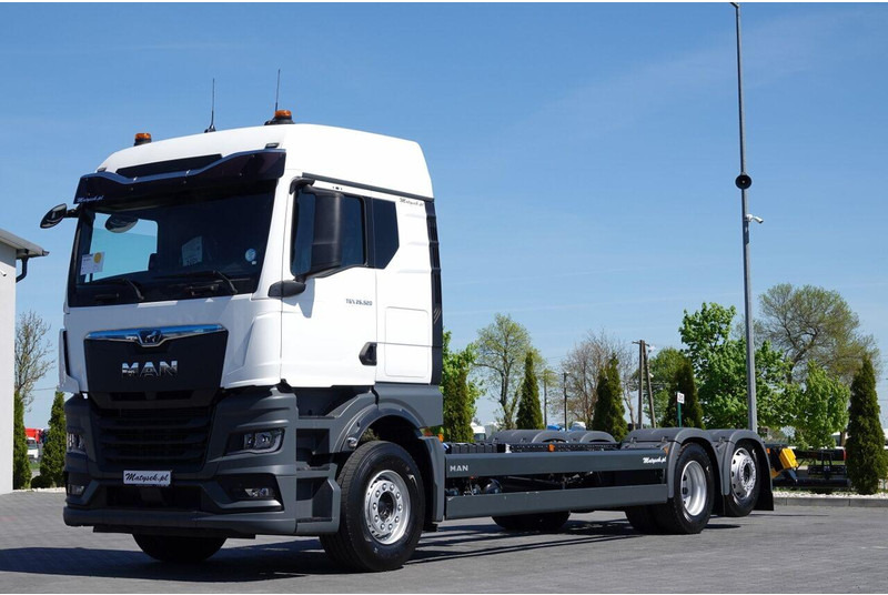 MAN TGX 26.520 / 6x2 / RAMA DŁ. 9,1M / OŚ PODNOSZONA / SKRĘTNA  / DO - Kamion kabinë-shasi: foto 1 MAN TGX 26.520 / 6x2 / RAMA DŁ. 9,1M / OŚ PODNOSZONA / SKRĘTNA  / DO - Kamion kabinë-shasi: foto 1