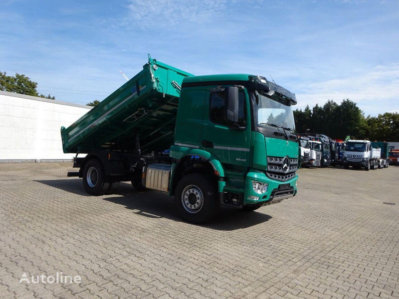 Mercedes-Benz 1843 Arocs 3 way Meiller tipper - Kamion vetëshkarkues: foto 2 Mercedes-Benz 1843 Arocs 3 way Meiller tipper - Kamion vetëshkarkues: foto 2