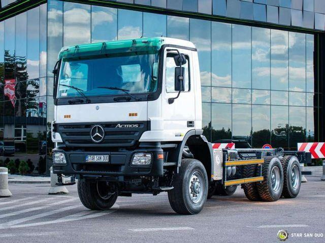 Mercedes-Benz 3332 AK 6x6 chassis cab - Kamion kabinë-shasi, Kamion me vinç: foto 4 Mercedes-Benz 3332 AK 6x6 chassis cab - Kamion kabinë-shasi, Kamion me vinç: foto 4