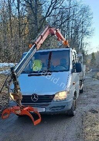 Mercedes-Benz 413 - Doka tipper+crane with gripper - Kamion vetëshkarkues, Kamion me vinç: foto 1 Mercedes-Benz 413 - Doka tipper+crane with gripper - Kamion vetëshkarkues, Kamion me vinç: foto 1