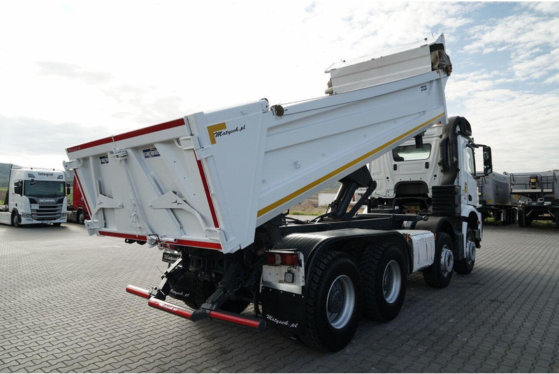 Mercedes-Benz AROCS 3243 / 8x4 / WYWROTKA DWUSTRONNA / HYDROBURTA / BORDMATIC - Kamion vetëshkarkues: foto 4 Mercedes-Benz AROCS 3243 / 8x4 / WYWROTKA DWUSTRONNA / HYDROBURTA / BORDMATIC - Kamion vetëshkarkues: foto 4