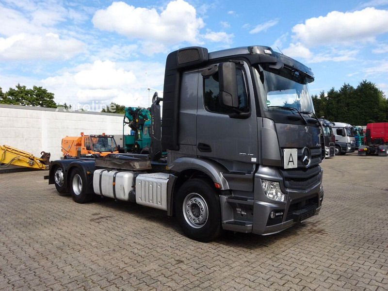 Mercedes-Benz Actros 2545 Hook lift truck 6x2 - Kamion vetëngarkues, Kamion me vinç: foto 3 Mercedes-Benz Actros 2545 Hook lift truck 6x2 - Kamion vetëngarkues, Kamion me vinç: foto 3