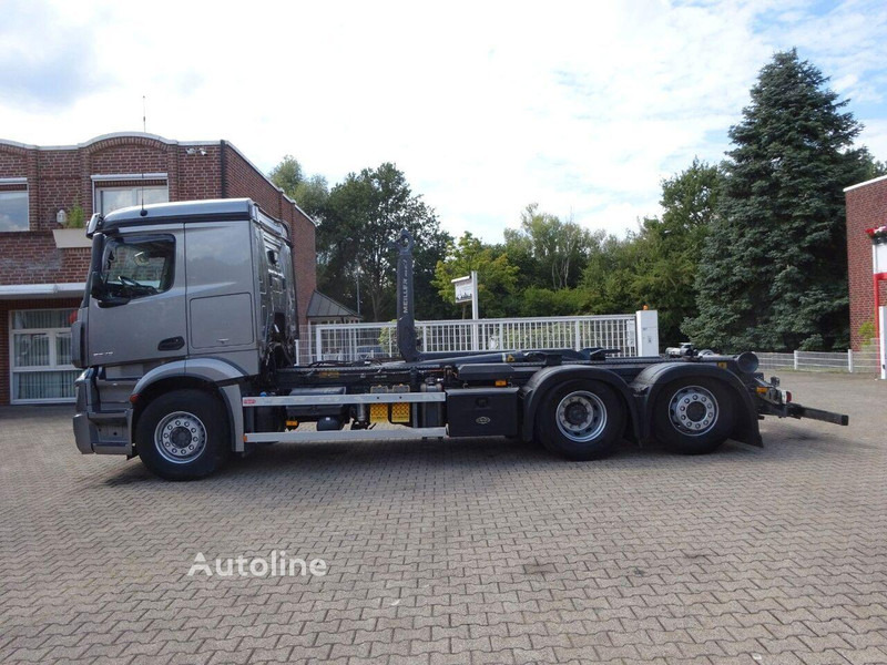 Mercedes-Benz Actros 2545 - Hook lift truck 6x2 - Kamion vetëngarkues: foto 3 Mercedes-Benz Actros 2545 - Hook lift truck 6x2 - Kamion vetëngarkues: foto 3
