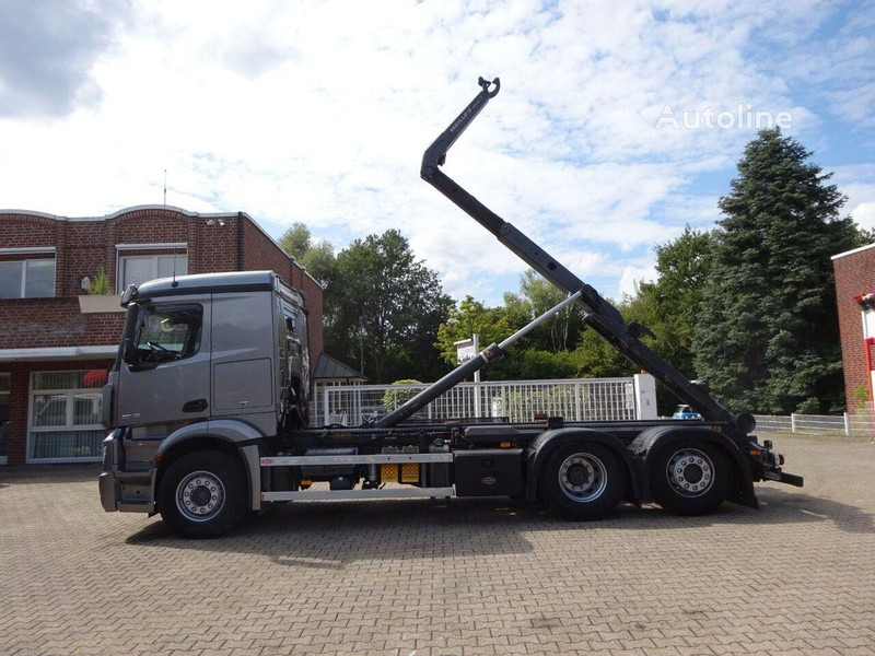 Mercedes-Benz Actros 2545 - Hook lift truck 6x2 - Kamion vetëngarkues: foto 4 Mercedes-Benz Actros 2545 - Hook lift truck 6x2 - Kamion vetëngarkues: foto 4