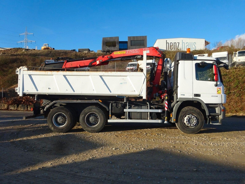 Mercedes-Benz Actros 3336 6x4 Three sided Tipper + Crane FASSI F155A.0.22 - Kamion vetëshkarkues, Kamion me vinç: foto 3 Mercedes-Benz Actros 3336 6x4 Three sided Tipper + Crane FASSI F155A.0.22 - Kamion vetëshkarkues, Kamion me vinç: foto 3
