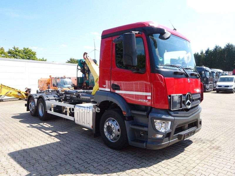 Mercedes-Benz Antos 2532 - Hook lift truck - Kamion vetëngarkues: foto 4 Mercedes-Benz Antos 2532 - Hook lift truck - Kamion vetëngarkues: foto 4