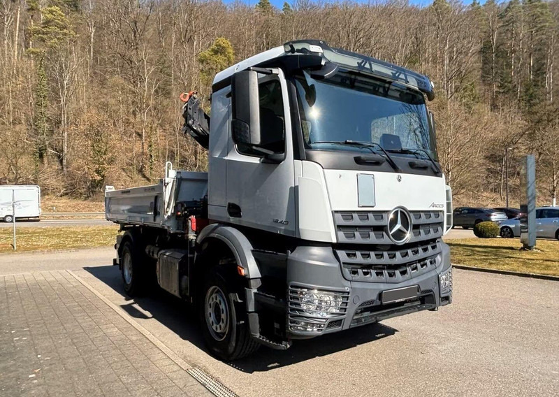 Mercedes-Benz Arocs 1840 - 3 way tipper truck + crane - Kamion vetëshkarkues, Kamion me vinç: foto 2 Mercedes-Benz Arocs 1840 - 3 way tipper truck + crane - Kamion vetëshkarkues, Kamion me vinç: foto 2
