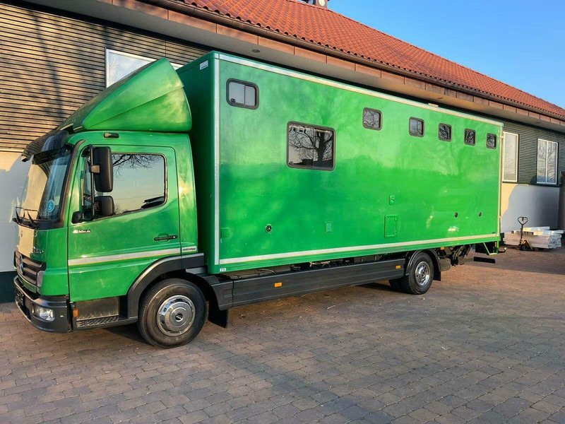 Mercedes-Benz Atego 1018 - Horse transporter - Kamion për kuaj: foto 1 Mercedes-Benz Atego 1018 - Horse transporter - Kamion për kuaj: foto 1