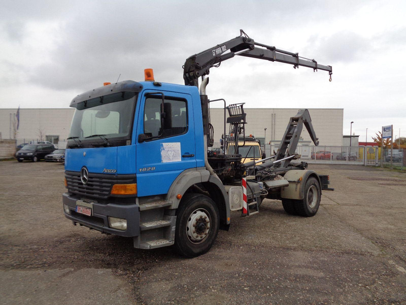 Mercedes-Benz Atego 1828 Hook lift truck + Crane Hiab 102 - Kamion vetëngarkues, Kamion me vinç: foto 1 Mercedes-Benz Atego 1828 Hook lift truck + Crane Hiab 102 - Kamion vetëngarkues, Kamion me vinç: foto 1