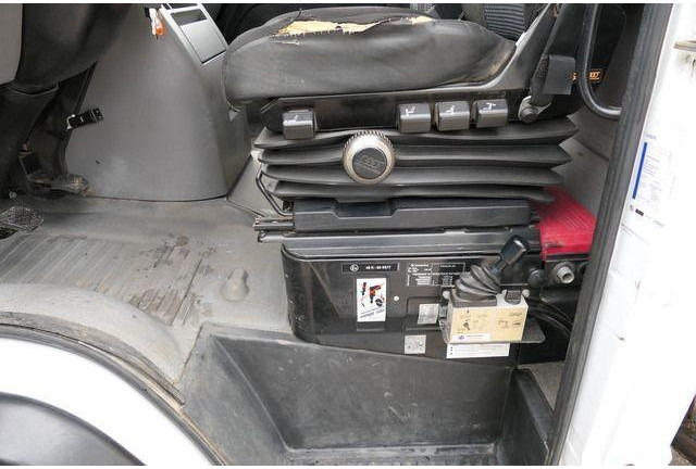 Kamion vetëshkarkues, Kamion me vinç Mercedes-Benz Vario 816D: foto 19