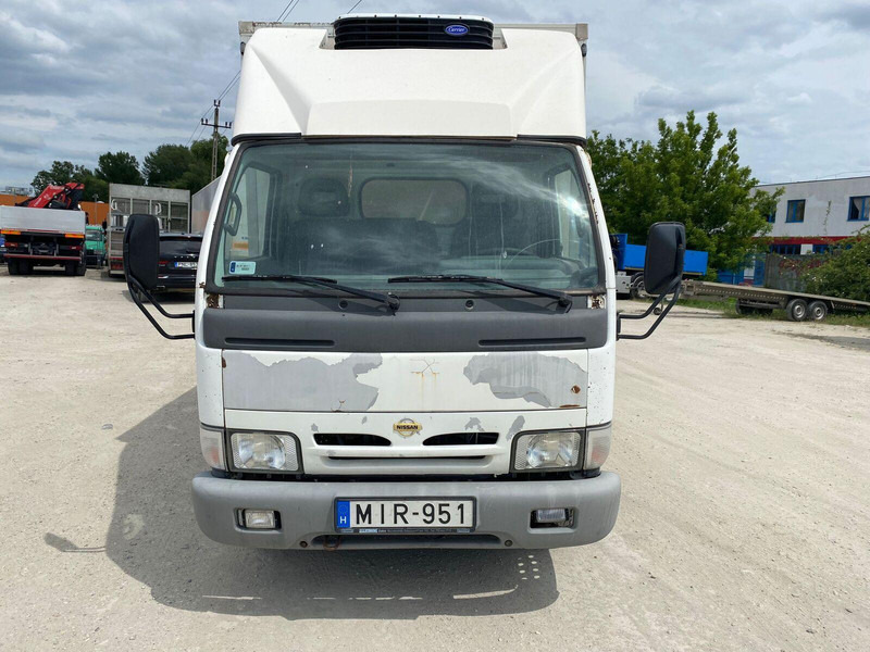 Nissan Cabstar 3,0 tdi Frigo + meat hook - 3,5t - Furgon frigorifer: foto 2 Nissan Cabstar 3,0 tdi Frigo + meat hook - 3,5t - Furgon frigorifer: foto 2