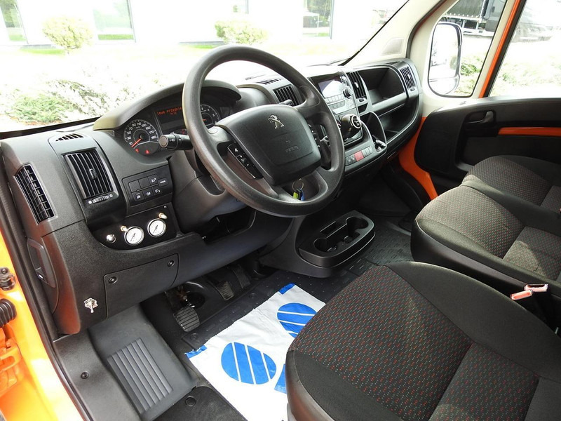 Peugeot BOXER SKRZYNIA PLANDEKA PODWÓJNA KABINA DOKA 7 MIEJSC KLIMATYZAC - Kamioncine me tendë: foto 2 Peugeot BOXER SKRZYNIA PLANDEKA PODWÓJNA KABINA DOKA 7 MIEJSC KLIMATYZAC - Kamioncine me tendë: foto 2