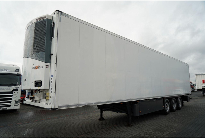 Schmitz Cargobull CHŁODNIA / THERMO KING SLX 300 / HAKÓWKA / HAKOWA / OŚ PODNOSZON - Gjysmë rimorkio frigorifer: foto 3 Schmitz Cargobull CHŁODNIA / THERMO KING SLX 300 / HAKÓWKA / HAKOWA / OŚ PODNOSZON - Gjysmë rimorkio frigorifer: foto 3