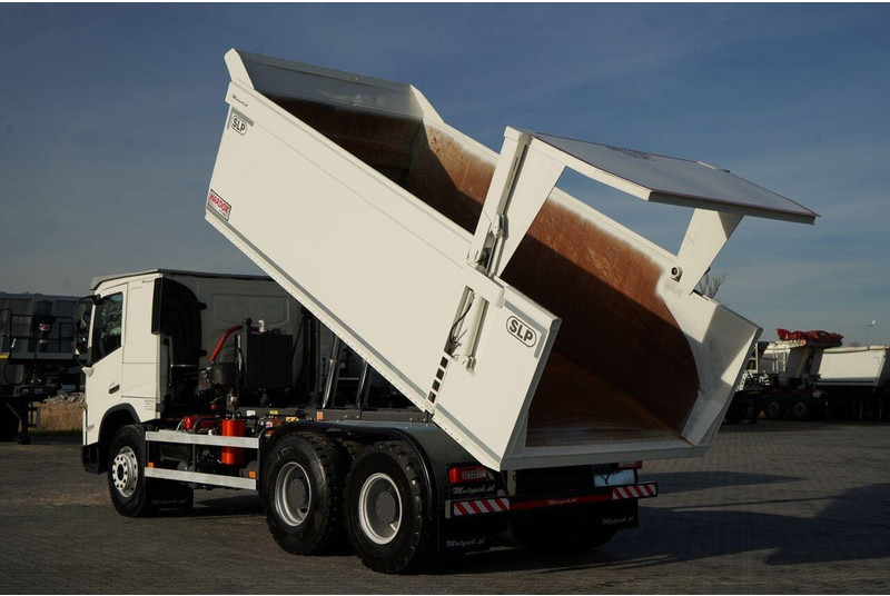 Volvo FMX 550 / 6x4 / WYWROTKA / WOZIDŁO / HARDOX / HYDRAULICZNA KLAPA - Kamion vetëshkarkues: foto 3 Volvo FMX 550 / 6x4 / WYWROTKA / WOZIDŁO / HARDOX / HYDRAULICZNA KLAPA - Kamion vetëshkarkues: foto 3