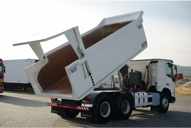 Volvo FMX 550 / 6x4 / WYWROTKA / WOZIDŁO / HARDOX / HYDRAULICZNA KLAPA - Kamion vetëshkarkues: foto 4 Volvo FMX 550 / 6x4 / WYWROTKA / WOZIDŁO / HARDOX / HYDRAULICZNA KLAPA - Kamion vetëshkarkues: foto 4