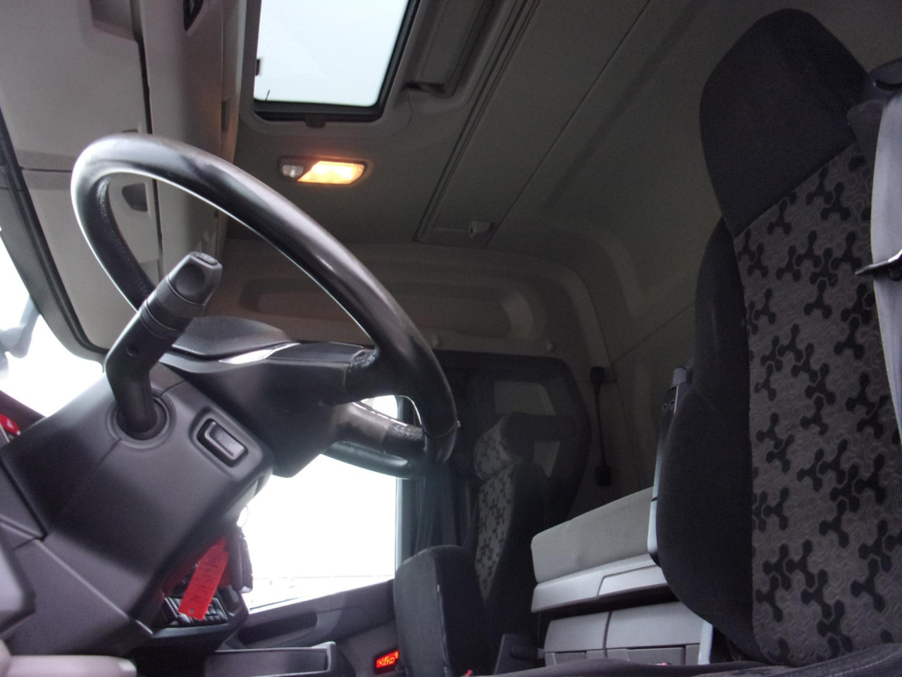 SCANIA R 410 A4x2NA - Gjysmë-kamion: foto 2 SCANIA R 410 A4x2NA - Gjysmë-kamion: foto 2