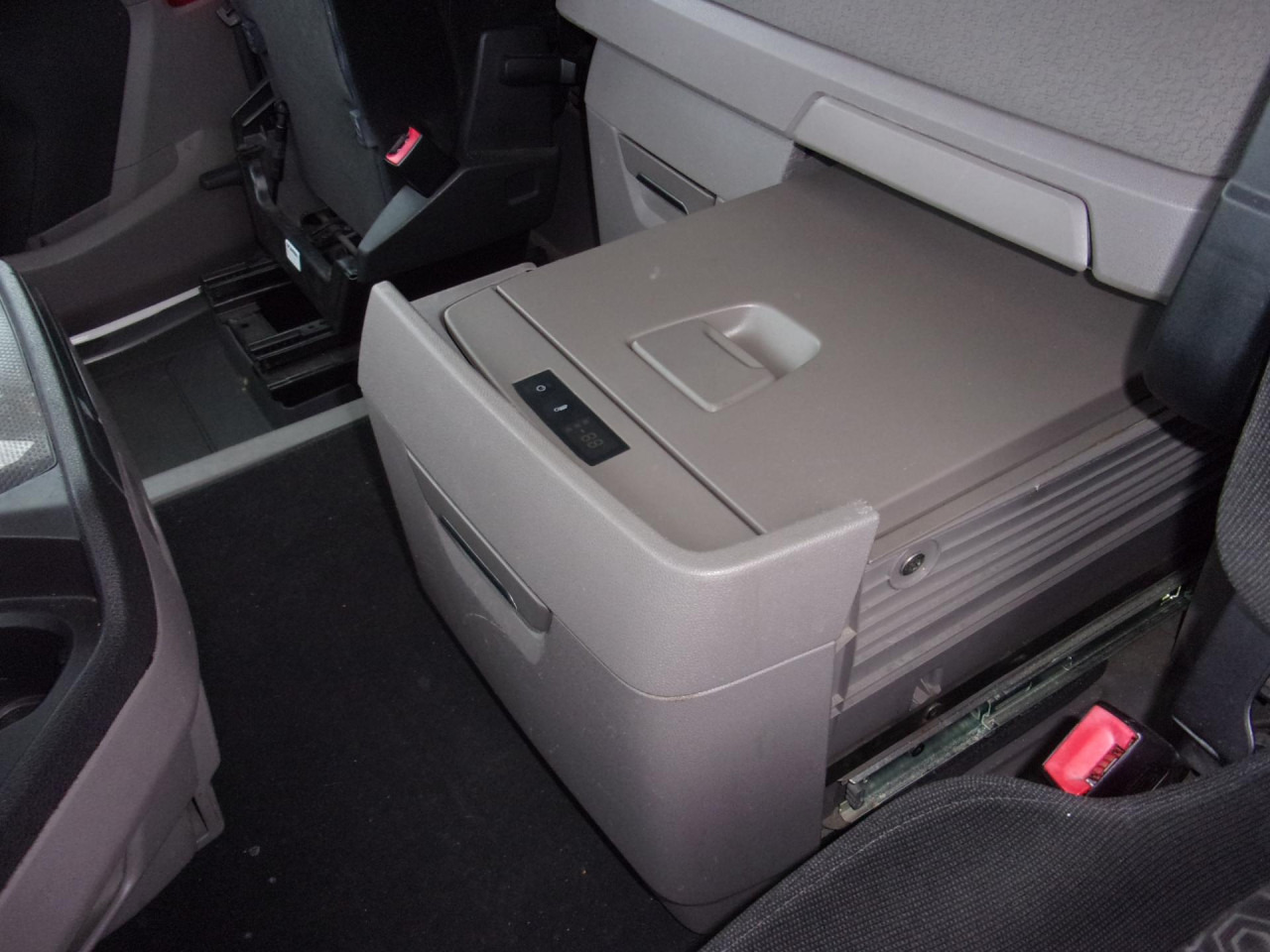 SCANIA R 410 A4x2NA - Gjysmë-kamion: foto 3 SCANIA R 410 A4x2NA - Gjysmë-kamion: foto 3