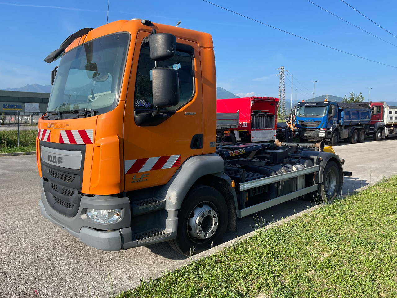 DAF LF280LE - Kamion vetëngarkues: foto 1 DAF LF280LE - Kamion vetëngarkues: foto 1