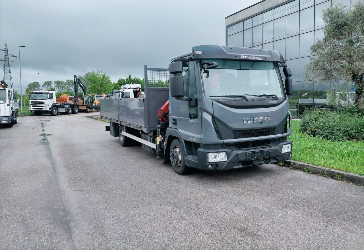 IVECO EuroCargo 75-210 - Kamion me karroceri të hapur, Kamion me vinç: foto 1 IVECO EuroCargo 75-210 - Kamion me karroceri të hapur, Kamion me vinç: foto 1