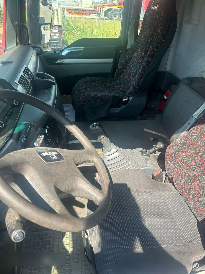 MAN TGA 33.440 - Kamion vetëshkarkues: foto 4 MAN TGA 33.440 - Kamion vetëshkarkues: foto 4