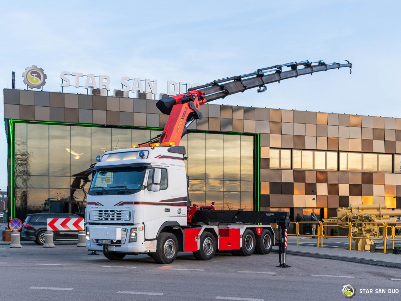 - Gjysmë-kamion: foto 1 - Gjysmë-kamion: foto 1