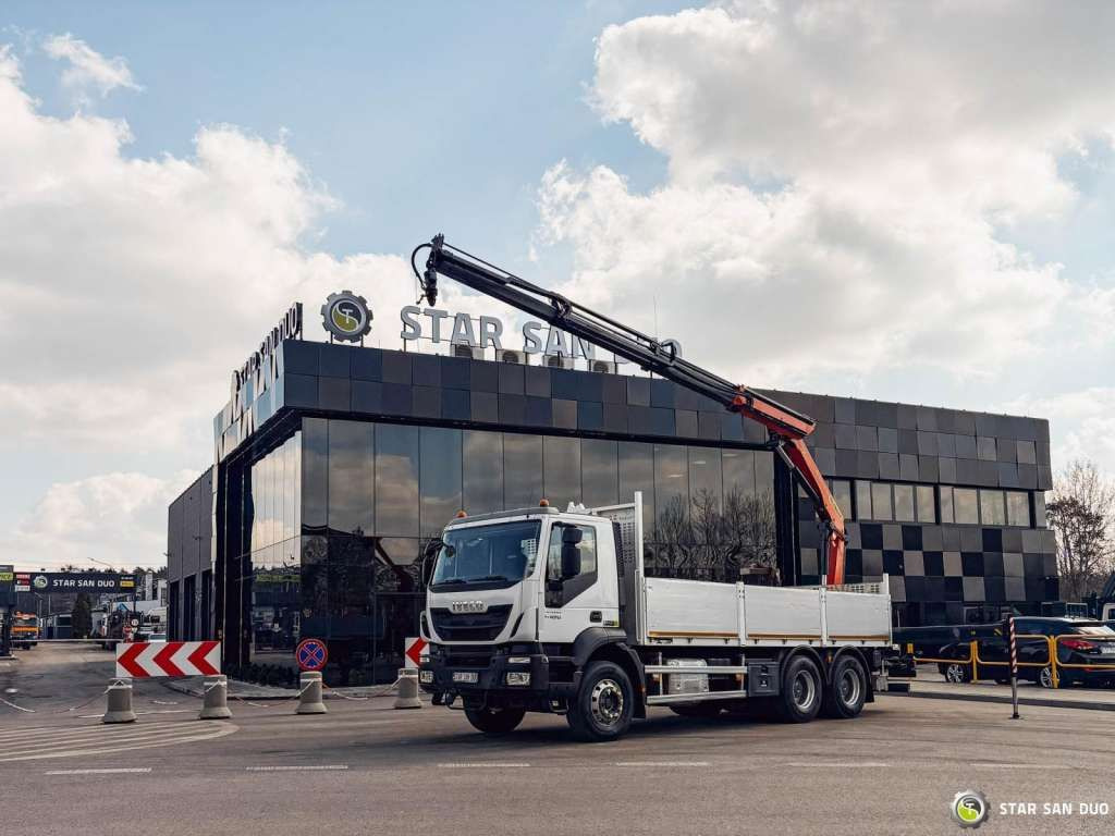 Iveco TRAKKER 450 6x4 PALFINGER PK 18502 SH Rotator - Kamion me vinç: foto 1 Iveco TRAKKER 450 6x4 PALFINGER PK 18502 SH Rotator - Kamion me vinç: foto 1
