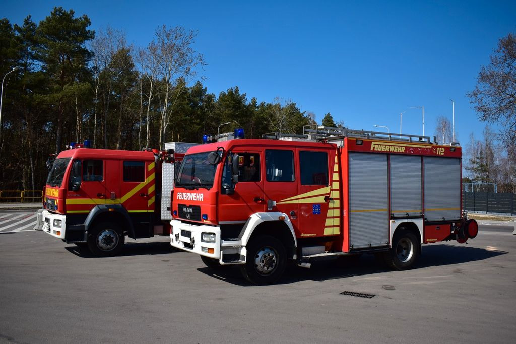 MAN 4x4 Firetruck Feuerwehr DOKA Expedition Camper - Zjarrfikëse: foto 1 MAN 4x4 Firetruck Feuerwehr DOKA Expedition Camper - Zjarrfikëse: foto 1
