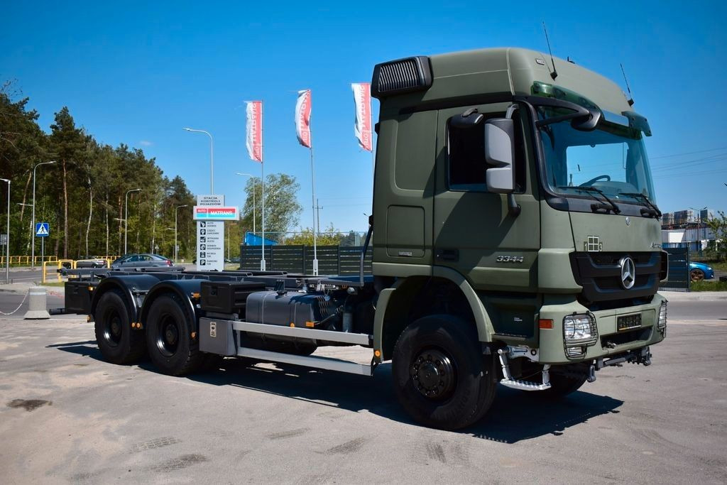 Mercedes-Benz 6x6 ACTROS 3344 Twist Lock BDF LIKE NEW - Transportjer kontejnerësh/ Kamion me karroceri të çmontueshme: foto 5 Mercedes-Benz 6x6 ACTROS 3344 Twist Lock BDF LIKE NEW - Transportjer kontejnerësh/ Kamion me karroceri të çmontueshme: foto 5