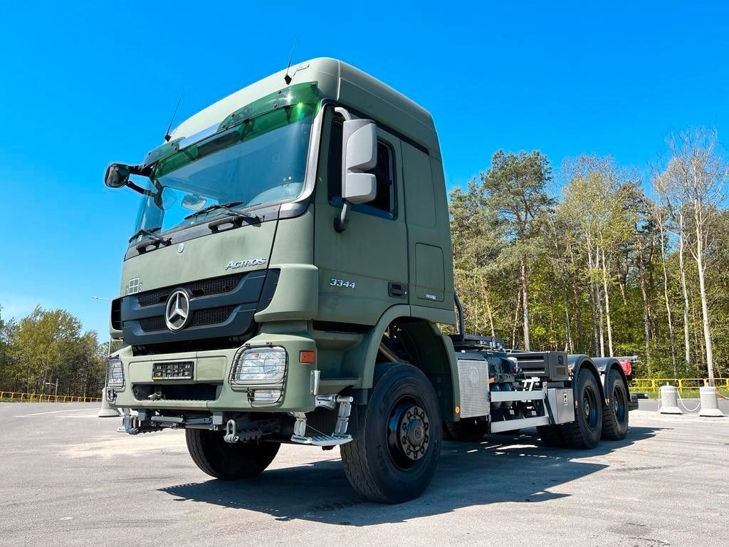 Mercedes-Benz 6x6 ACTROS 3344 Twist Lock BDF LIKE NEW - Transportjer kontejnerësh/ Kamion me karroceri të çmontueshme: foto 1 Mercedes-Benz 6x6 ACTROS 3344 Twist Lock BDF LIKE NEW - Transportjer kontejnerësh/ Kamion me karroceri të çmontueshme: foto 1