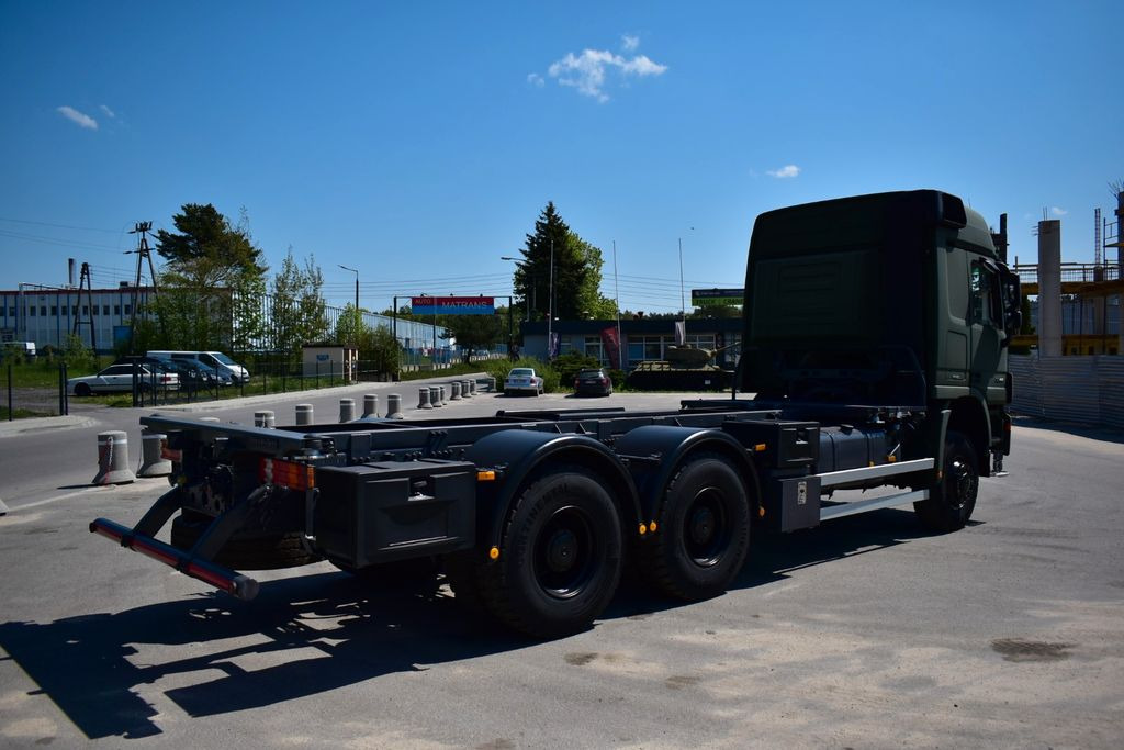 Mercedes-Benz ACTROS 3344 6x6 Chassis Twist Lock BDF LIKE NEW! - Transportjer kontejnerësh/ Kamion me karroceri të çmontueshme: foto 5 Mercedes-Benz ACTROS 3344 6x6 Chassis Twist Lock BDF LIKE NEW! - Transportjer kontejnerësh/ Kamion me karroceri të çmontueshme: foto 5