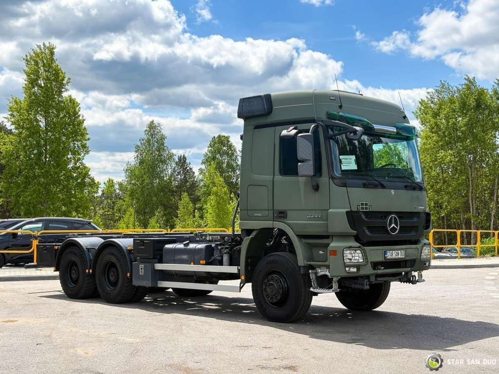 Mercedes-Benz ACTROS 3344 6x6 System Twist Lock - Kamion kabinë-shasi: foto 2 Mercedes-Benz ACTROS 3344 6x6 System Twist Lock - Kamion kabinë-shasi: foto 2