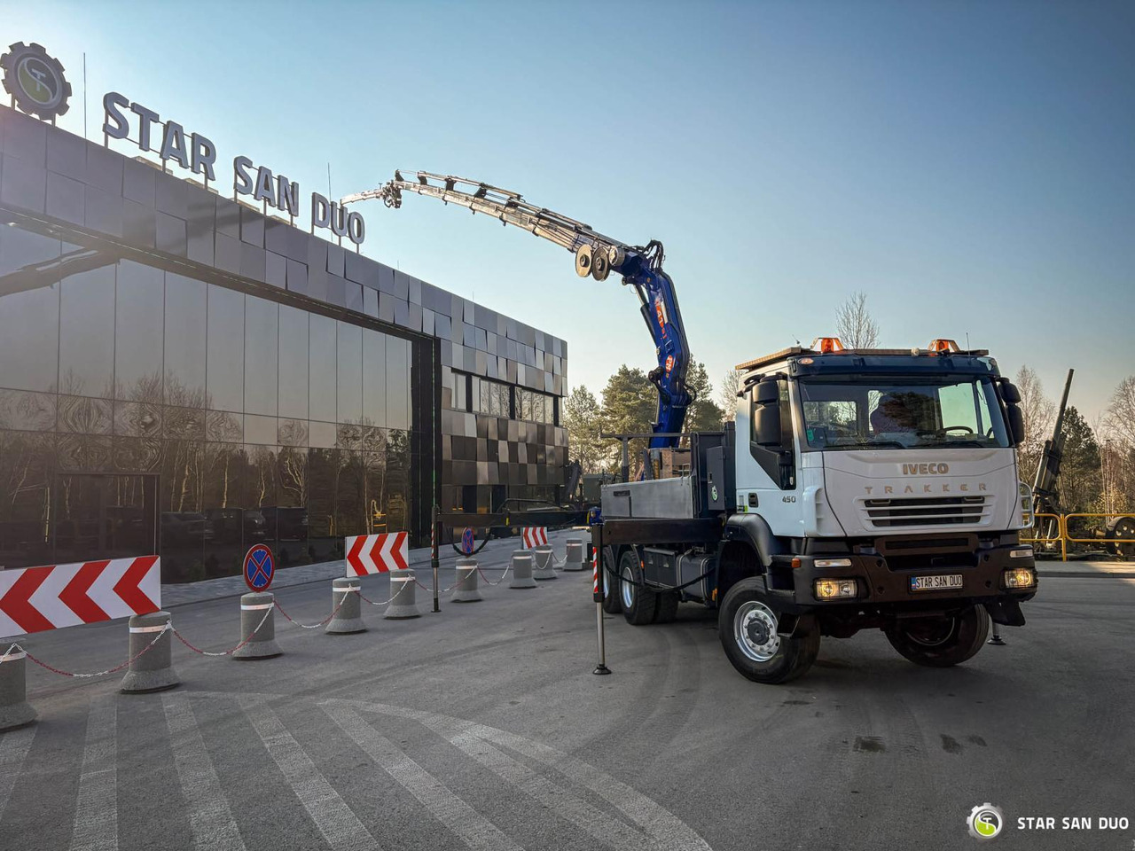 - Kamion me vinç: foto 3 - Kamion me vinç: foto 3