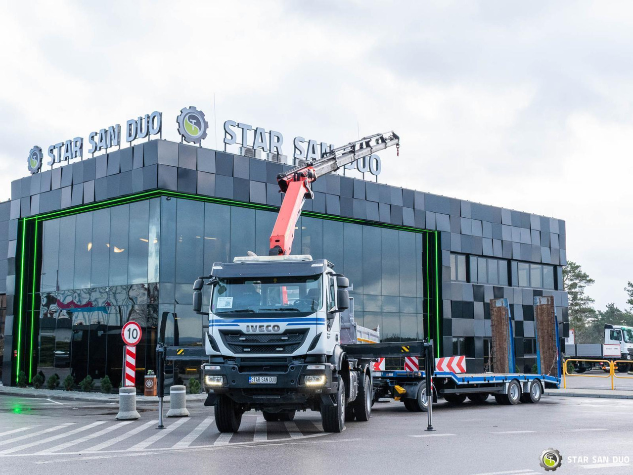 - Kamion me vinç: foto 5 - Kamion me vinç: foto 5