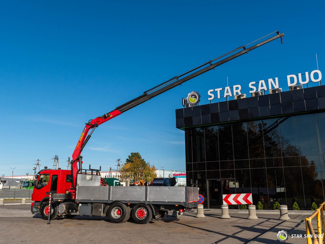 - Kamion me vinç: foto 2 - Kamion me vinç: foto 2