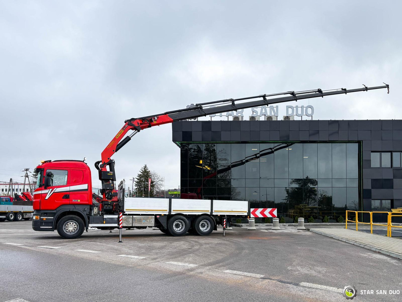 - Kamion me vinç: foto 3 - Kamion me vinç: foto 3